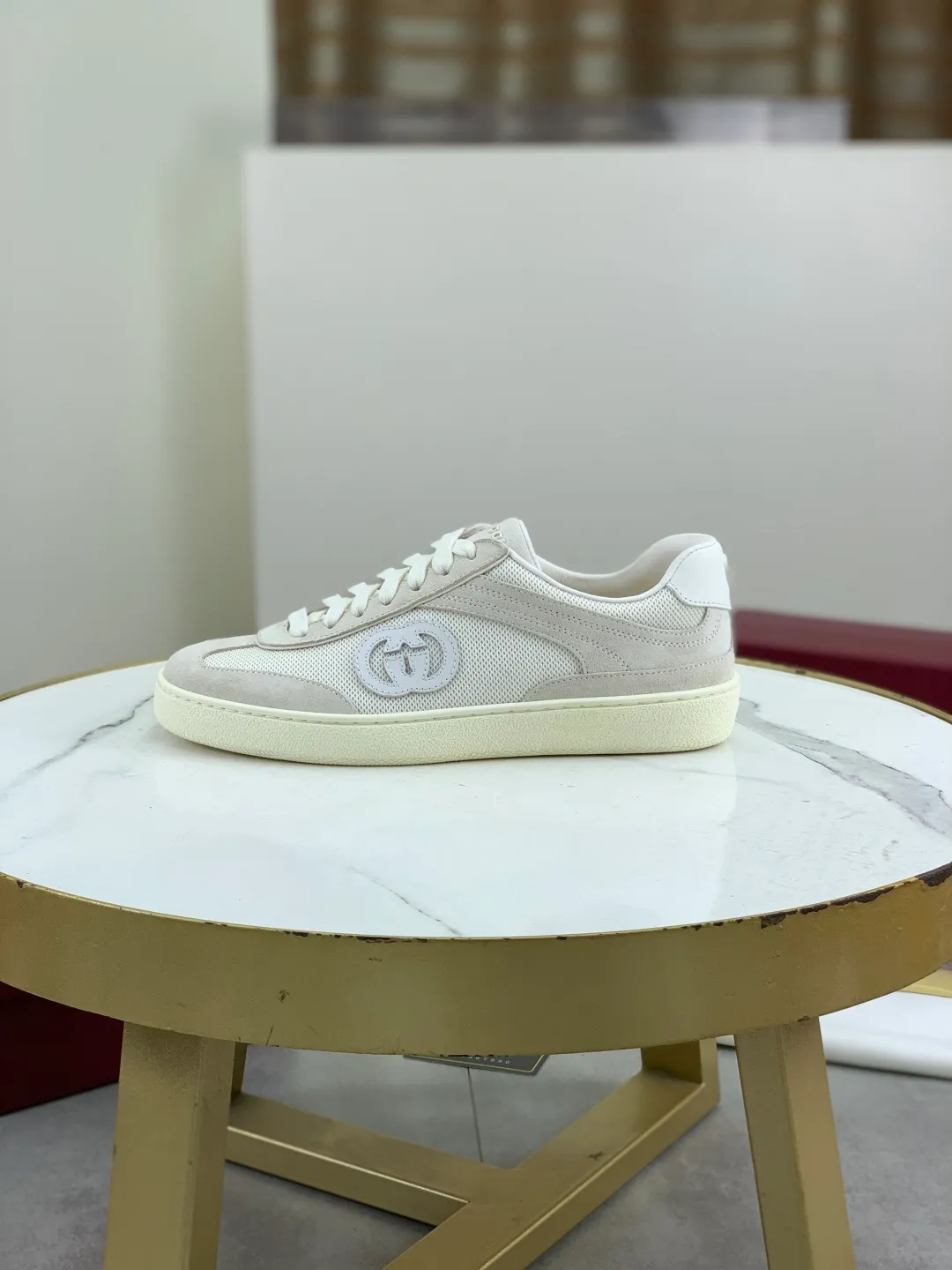 Men's shoes 💰P562 New GUCCI classic design moral training element catwalk model, matching version of top quality moral training shoes for men and women. Epoxy logo process is concave and convex, matching oil edge technology, punched cowhide cloth surface, suede cowhide surface splicing, breathable and not stuffy, the original overlasted shoe model is comfortable on the feet.  Fabric: Matched leather + cloth + mesh Lining: Water-dyed sheepskin Foot: Water-dyed sheepskin Outsole: Original molded TP matching environmentally friendly material Packaging: Top counter full set of packaging Female 35-42 (Female 41.42. Customized) Male 39-46 (46 customized)